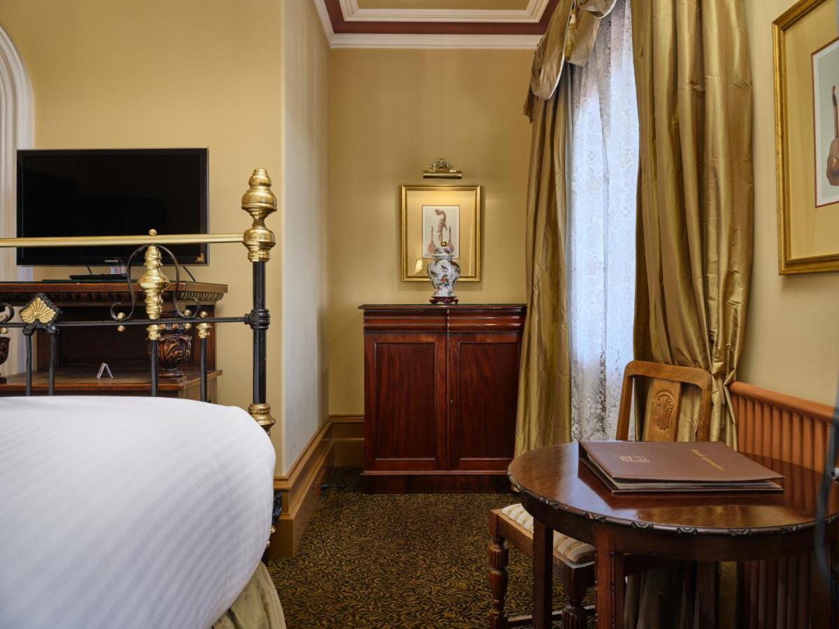 クレイグズ ロイヤル ホテル バララット エクステリア 写真 A room at the hotel