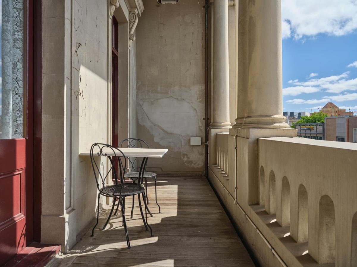 クレイグズ ロイヤル ホテル バララット エクステリア 写真 The balcony of the 1880s building