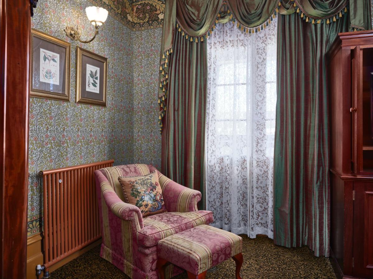 クレイグズ ロイヤル ホテル バララット エクステリア 写真 A room in the hotel