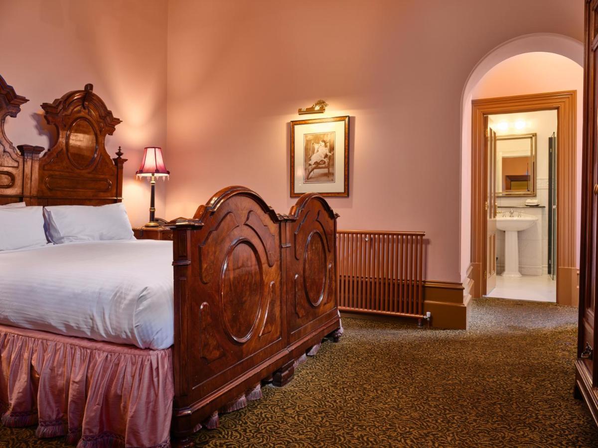 クレイグズ ロイヤル ホテル バララット エクステリア 写真 A bedroom at the hotel