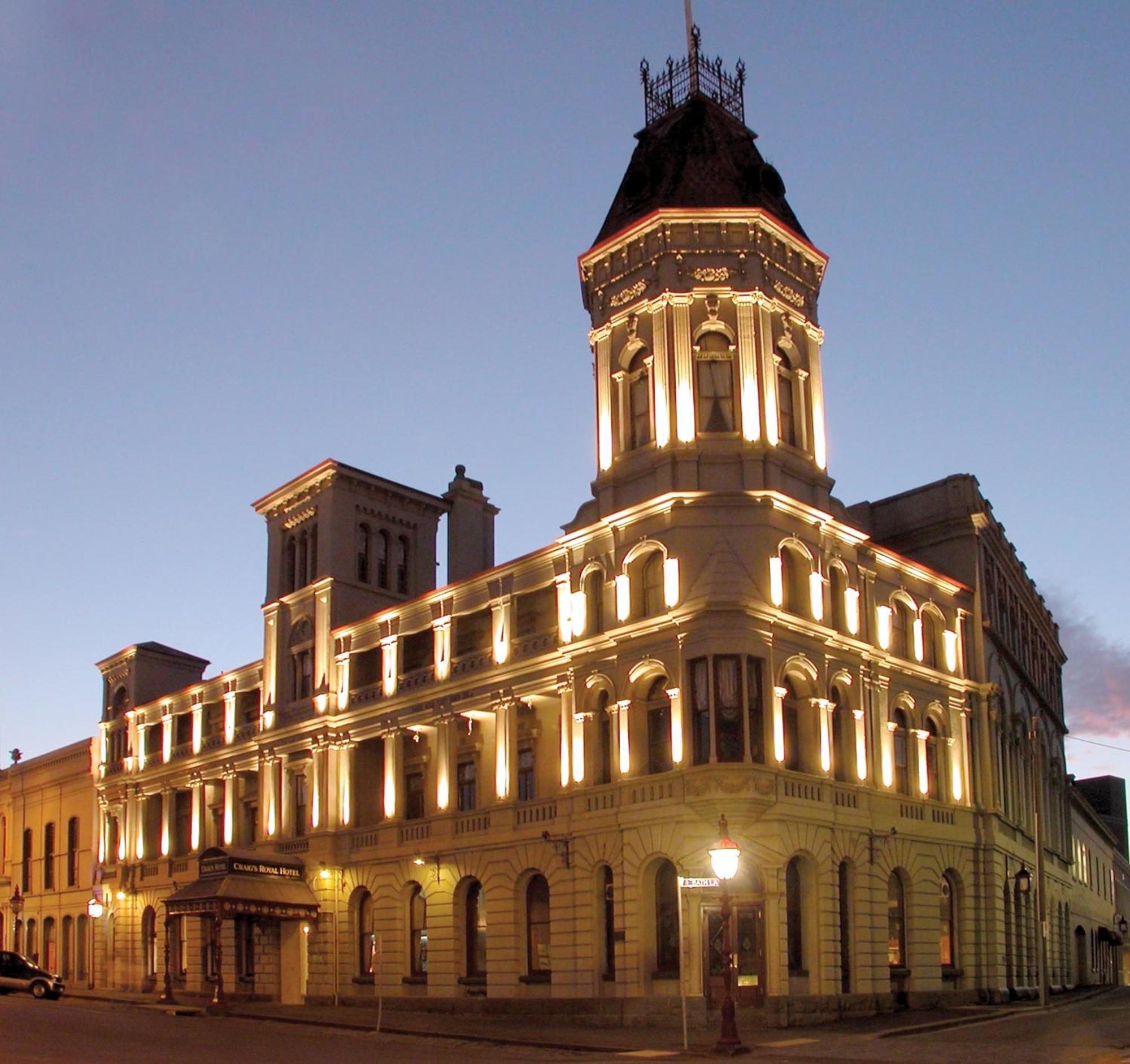 クレイグズ ロイヤル ホテル バララット エクステリア 写真 The Old Bank Hotel at night