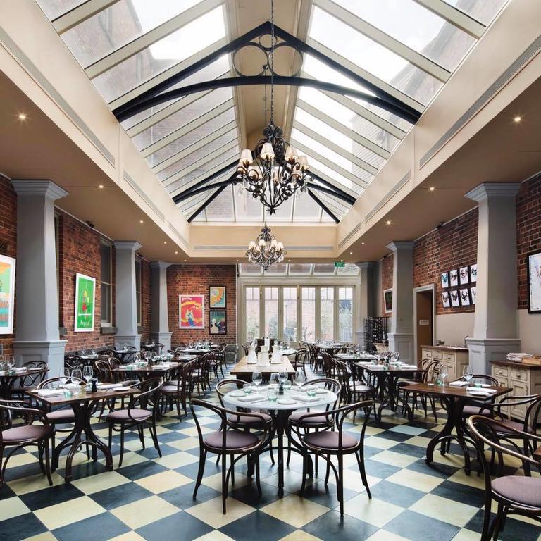 クレイグズ ロイヤル ホテル バララット エクステリア 写真 The interior of the restaurant