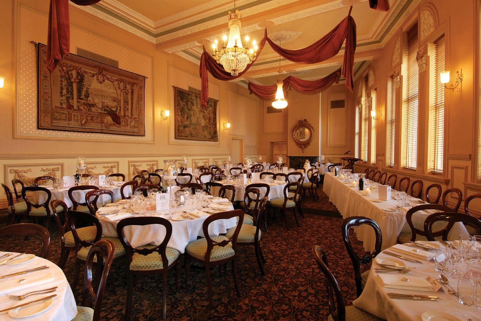 クレイグズ ロイヤル ホテル バララット エクステリア 写真 The restaurant's interior