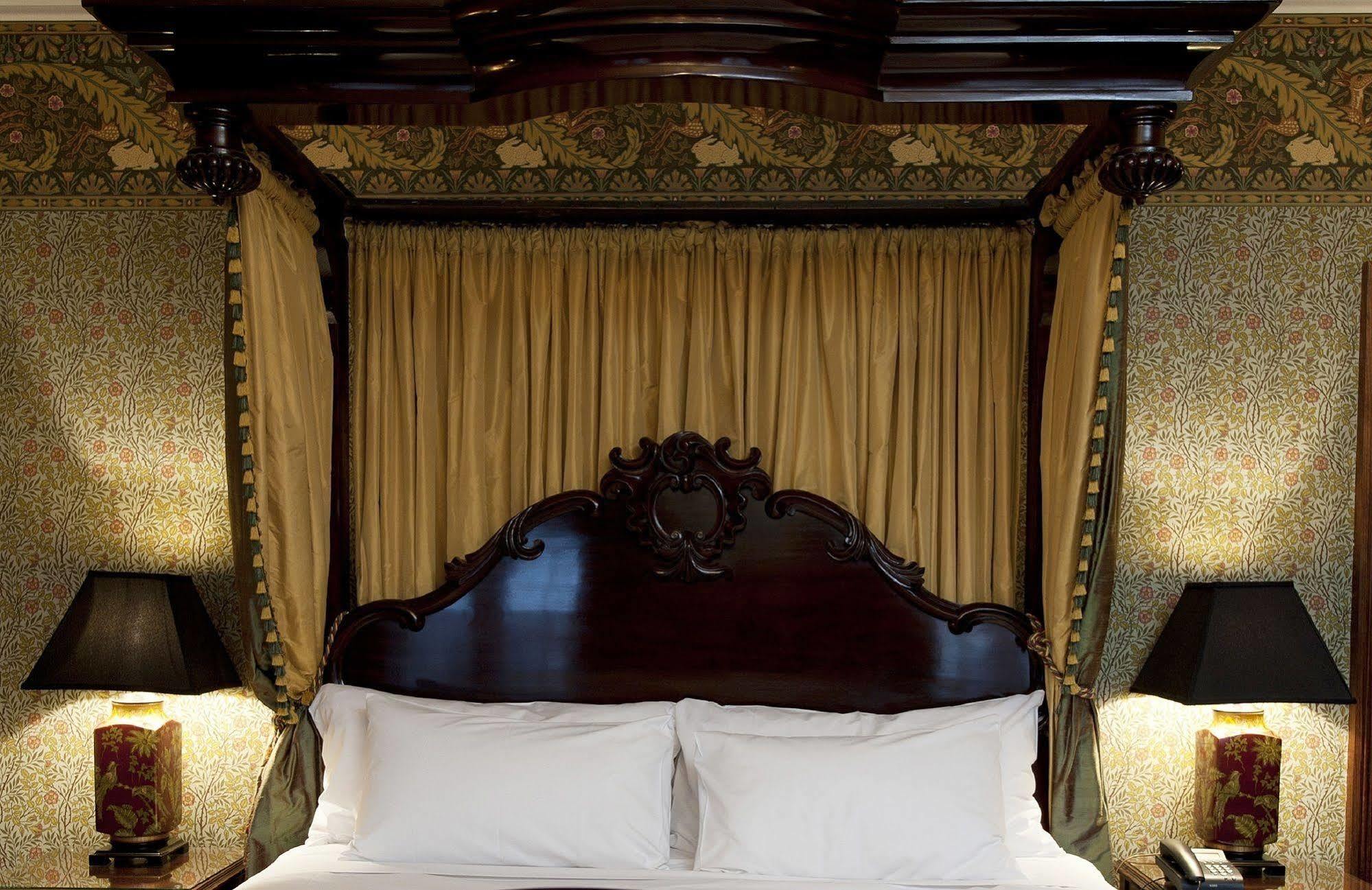 クレイグズ ロイヤル ホテル バララット エクステリア 写真 The bed in the bedroom of the hotel