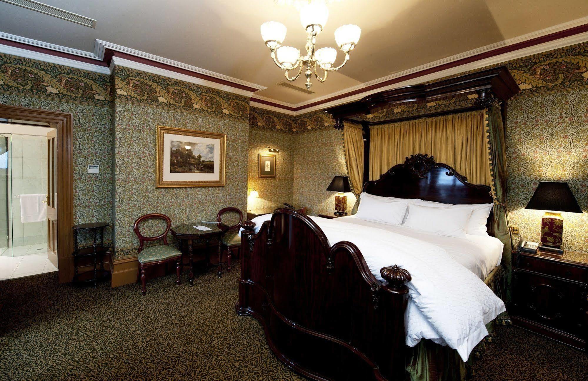 クレイグズ ロイヤル ホテル バララット エクステリア 写真 A bedroom at the hotel