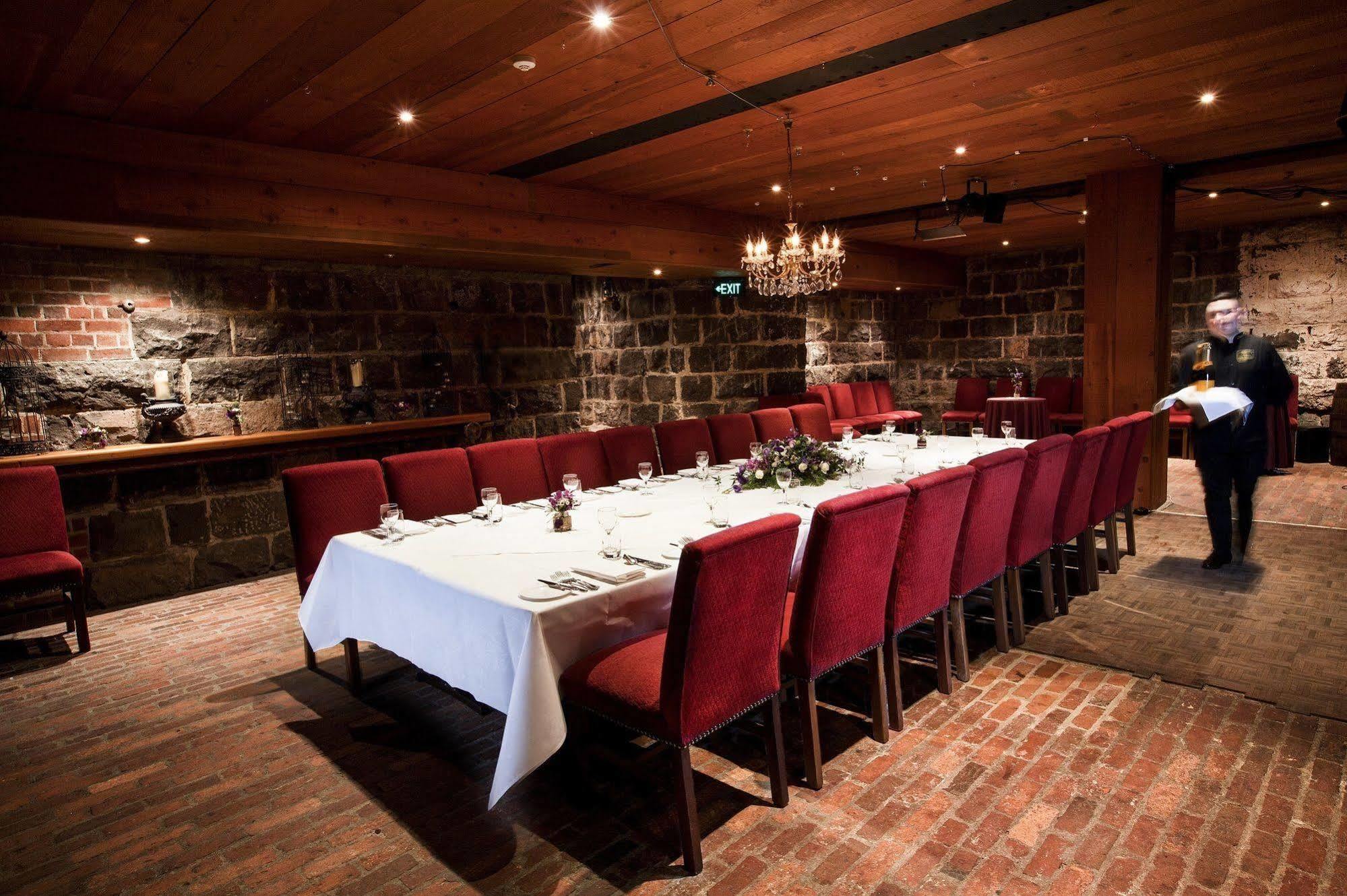 クレイグズ ロイヤル ホテル バララット エクステリア 写真 The restaurant's wine cellar