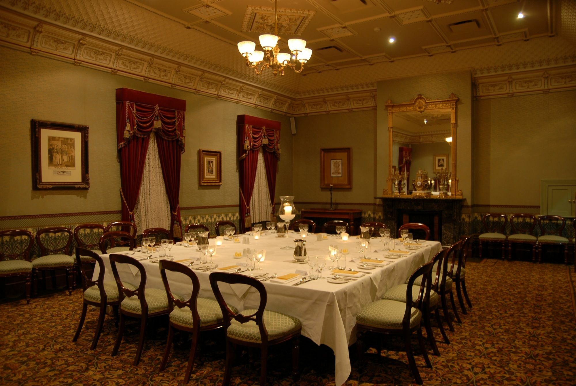 クレイグズ ロイヤル ホテル バララット エクステリア 写真 The dining room at the Governor's Residence