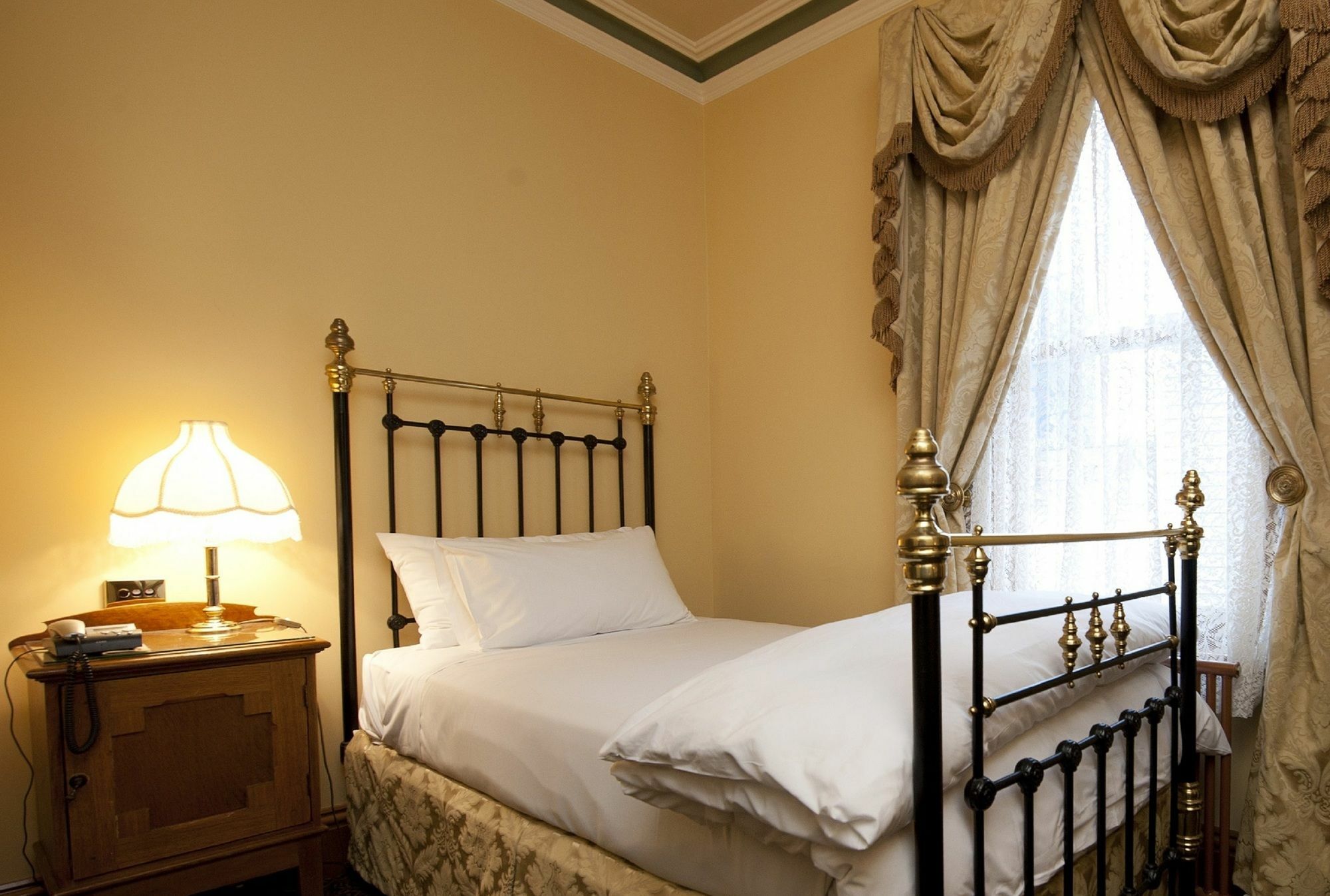 クレイグズ ロイヤル ホテル バララット エクステリア 写真 A bedroom at the hotel